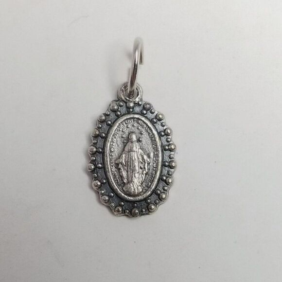 Vintage Religious Pendant Charm Medallion, Small Oval Silver Tone Saint, Estate - Picture 7 of 9